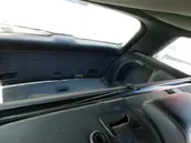 Meccanismo di sollevamento del finestrino posteriore senza motorino