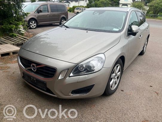 V60 V60, V60 Cross Country  31331765