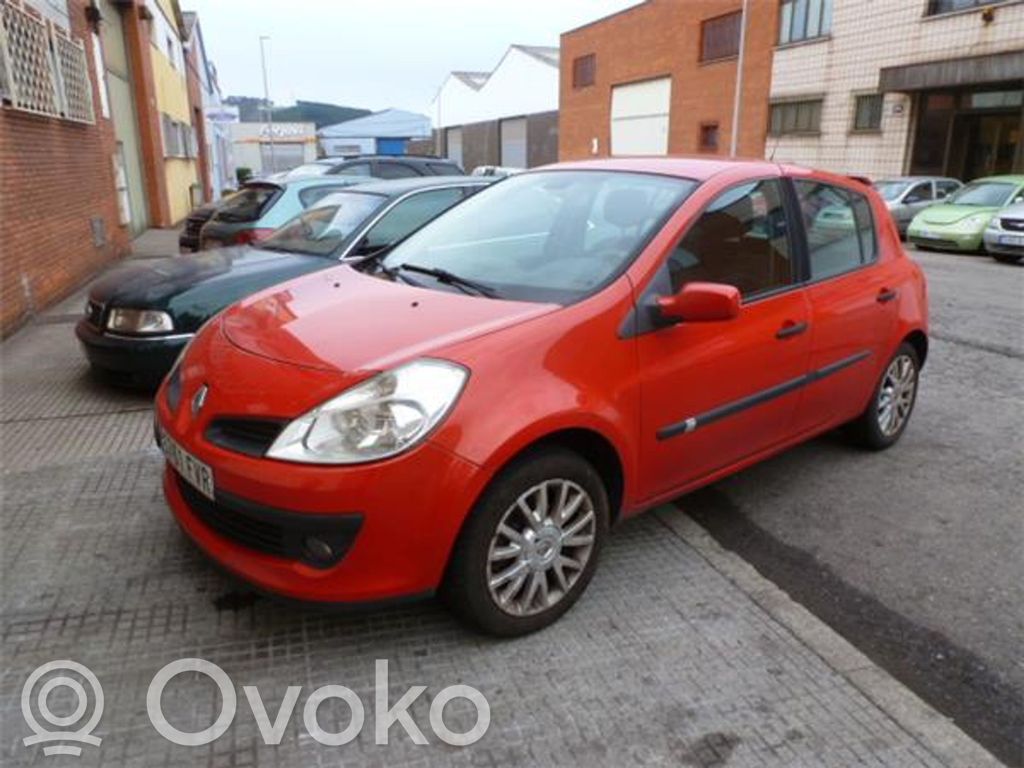 Clio III Clio  8200674380
