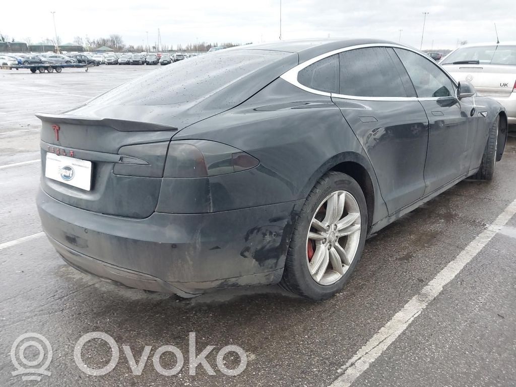 Model S Tesla Model S  C101FPCBA05