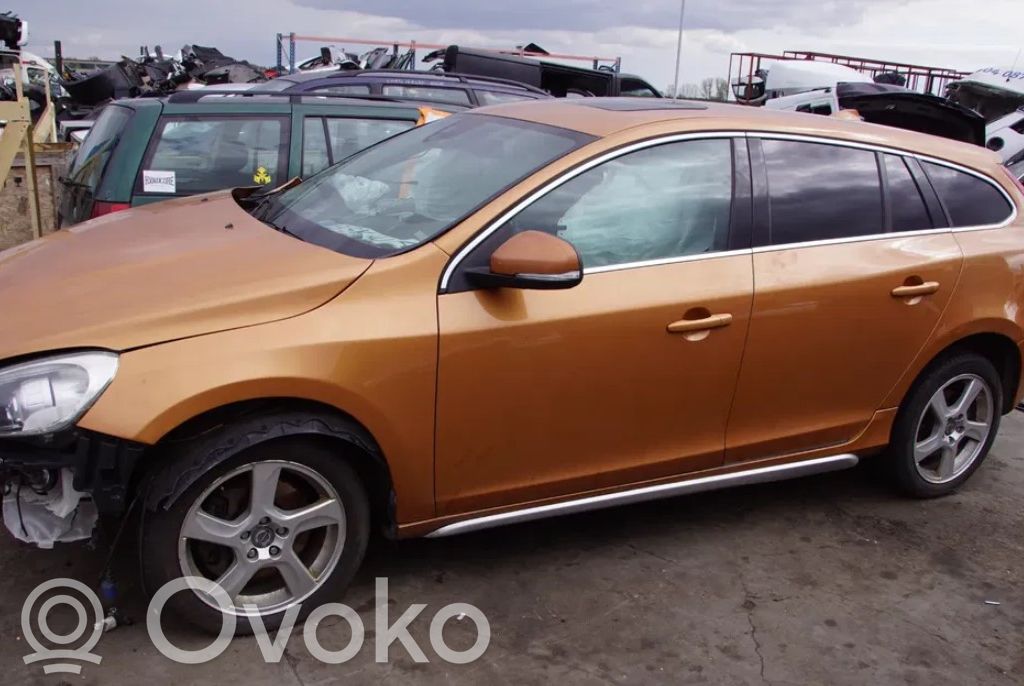 V60 V60, V60 Cross Country  704VIBRANTCOPPER