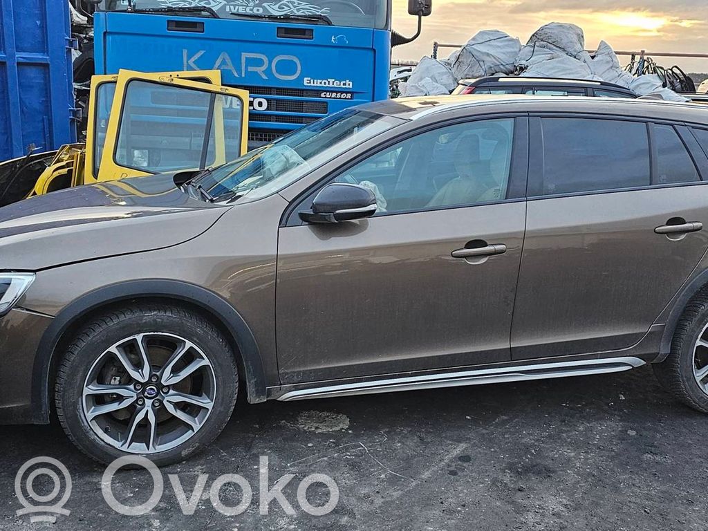 V60 V60, V60 Cross Country  31419530