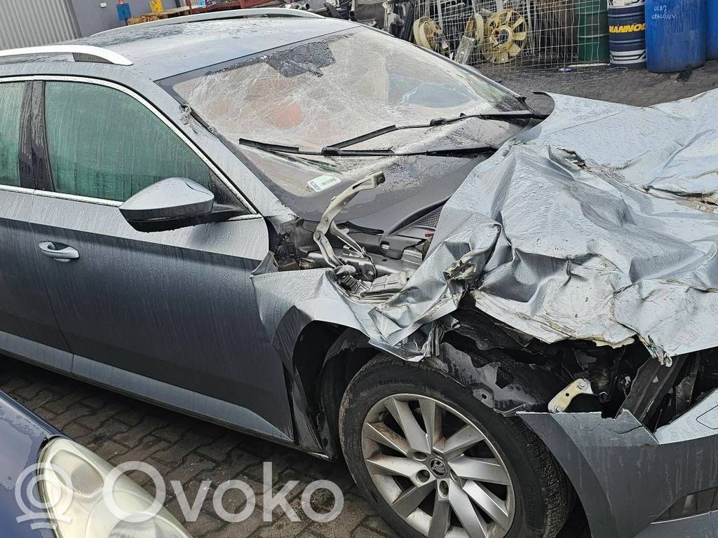 Superb B8 (3V) Superb  04L907805BG