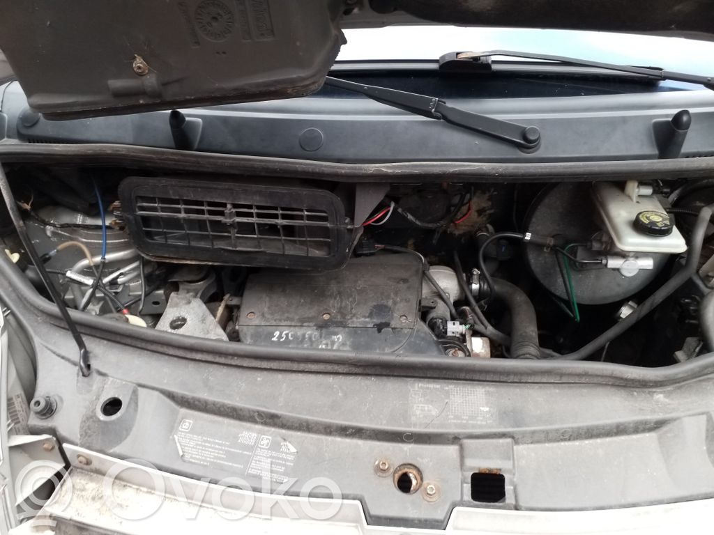 Vivaro Vivaro  7700311372