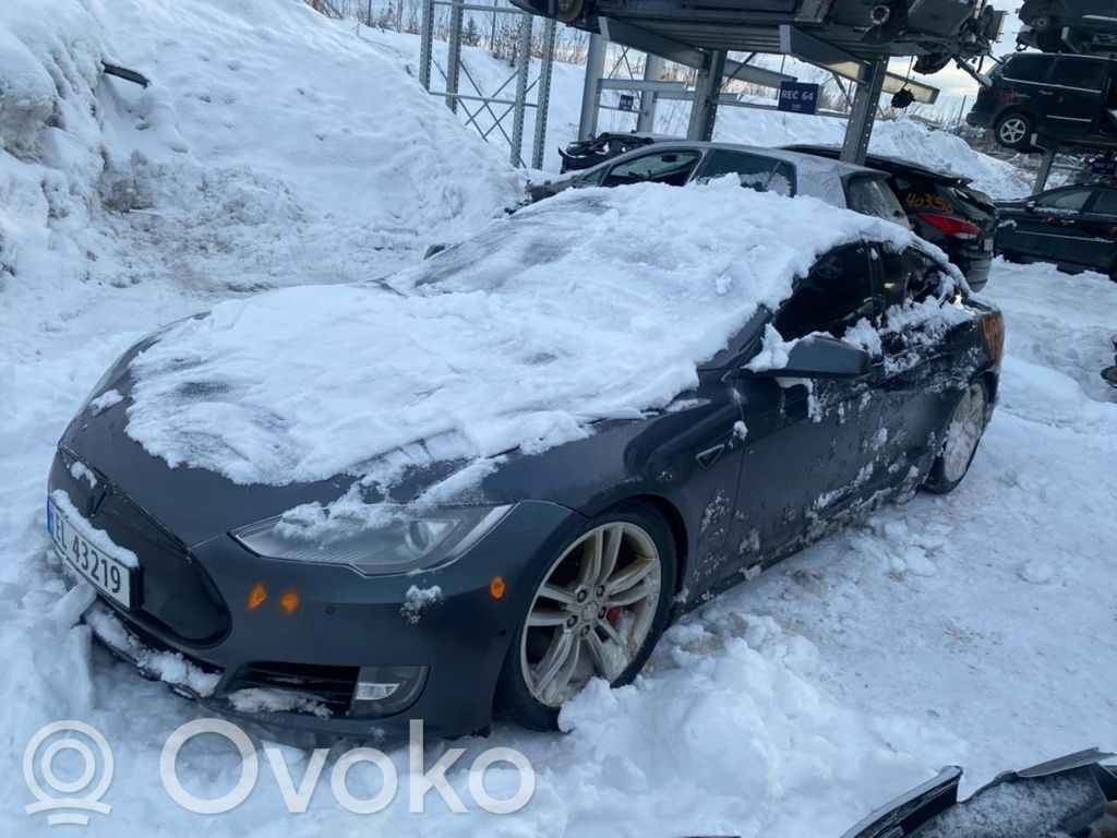 Model S Tesla Model S  1023722E0A