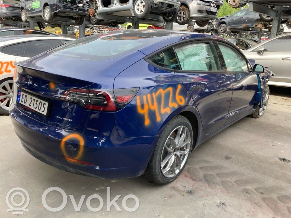 Model 3 Tesla Model 3  108954300I