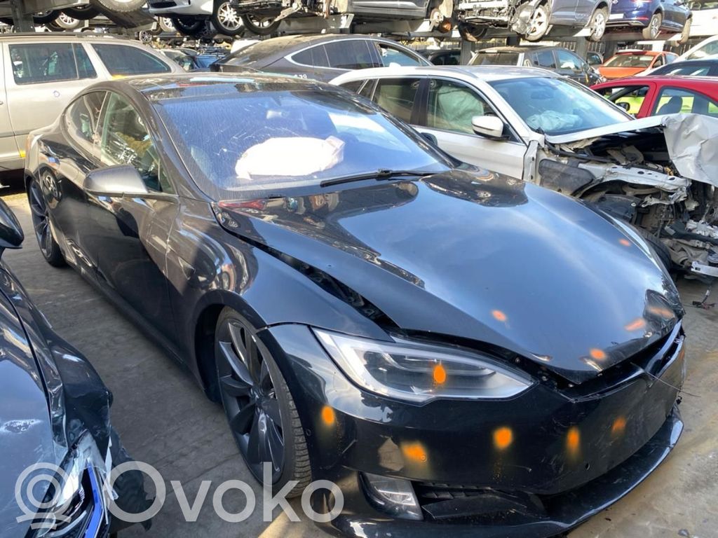 Model S Tesla Model S  104270301G