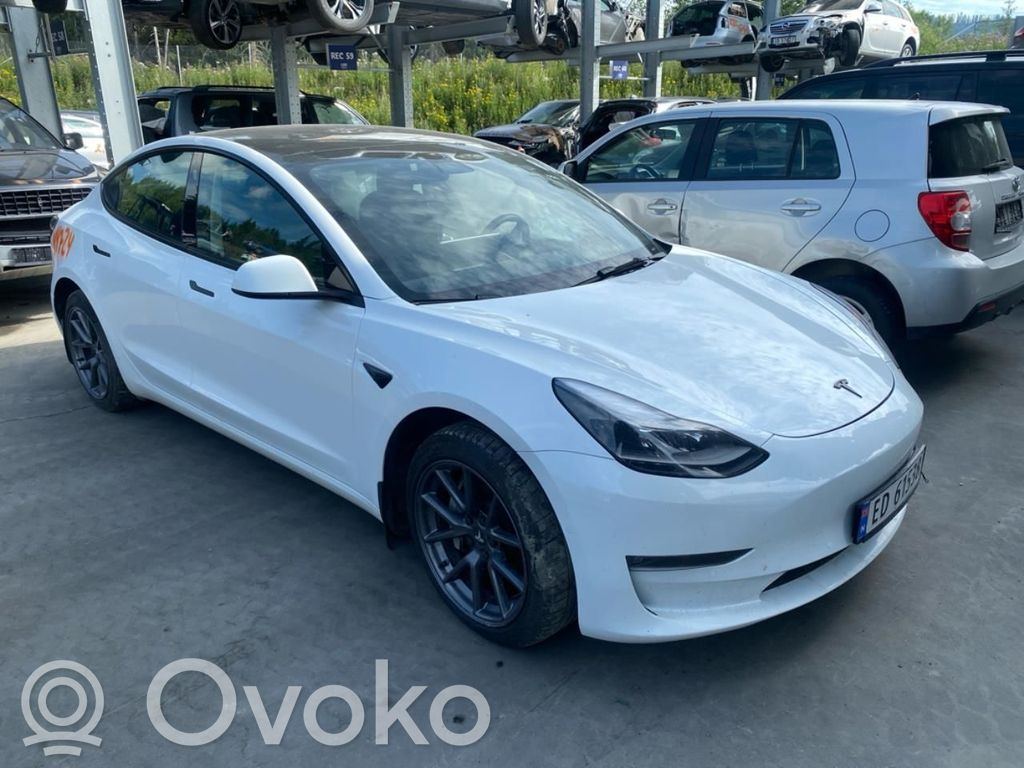 Model 3 Tesla Model 3  108340180J