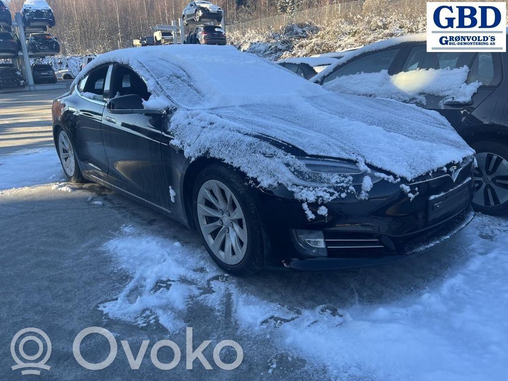Model S Tesla Model S  102742600C