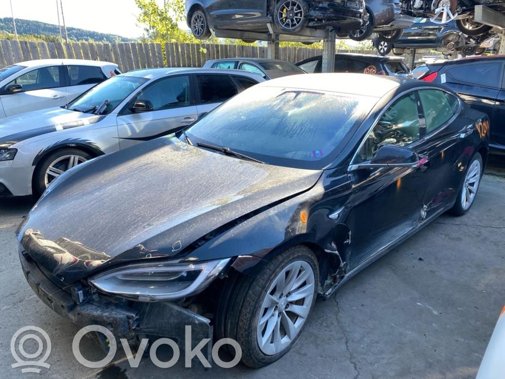 Model S Tesla Model S  104270301G