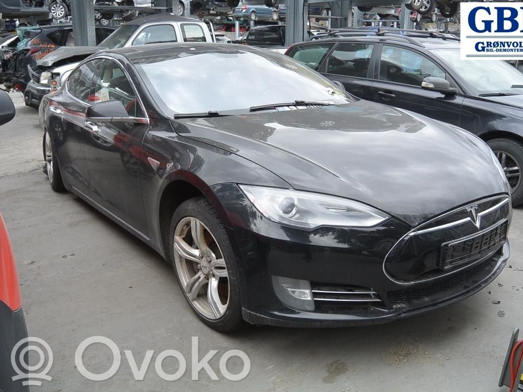Model S Tesla Model S  100847100A