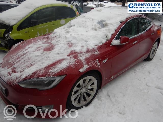 Model S Tesla Model S  104847600D