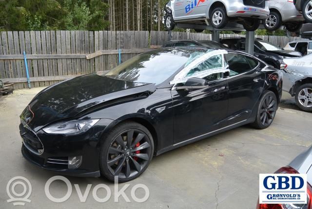 Model S Tesla Model S  104157500A