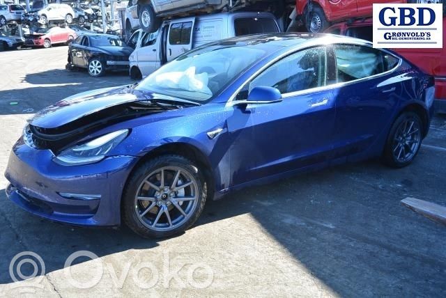 Model 3 Tesla Model 3  104449100E