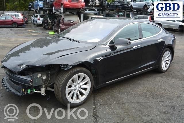 Model S Tesla Model S  105587510F