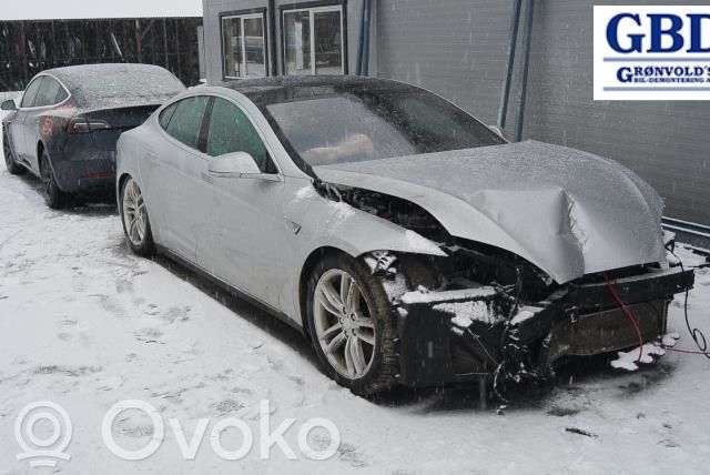 Model S Tesla Model S  103779600C