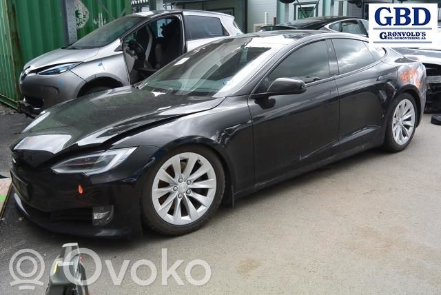 Model S Tesla Model S  102866400E