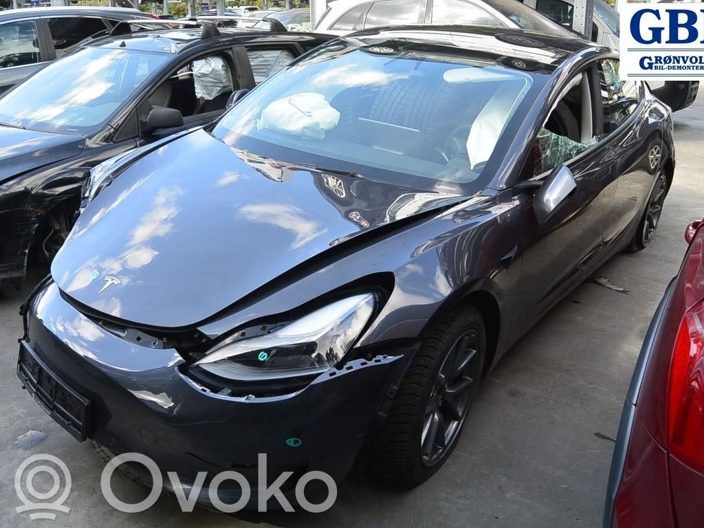 Model 3 Tesla Model 3  114374600E