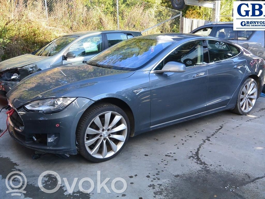 Model S Tesla Model S  103302010D