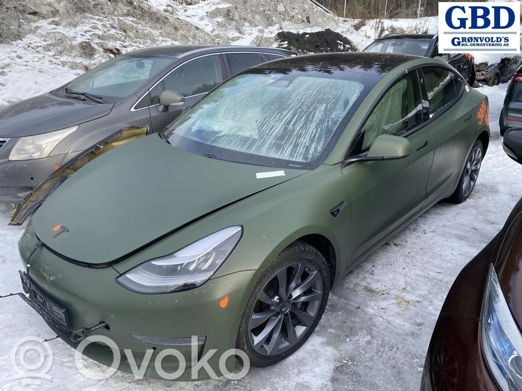 Model 3 Tesla Model 3  104462100E