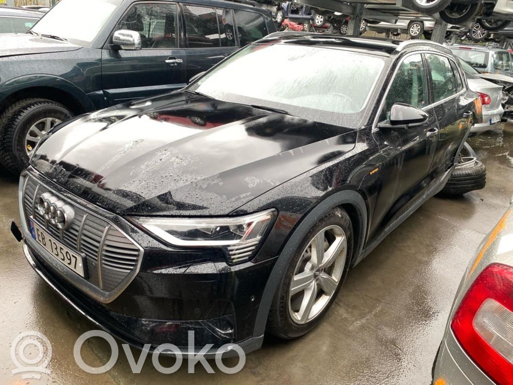 e-tron e-tron  4KE915233S