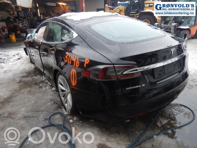 Model S Tesla Model S  100751100A
