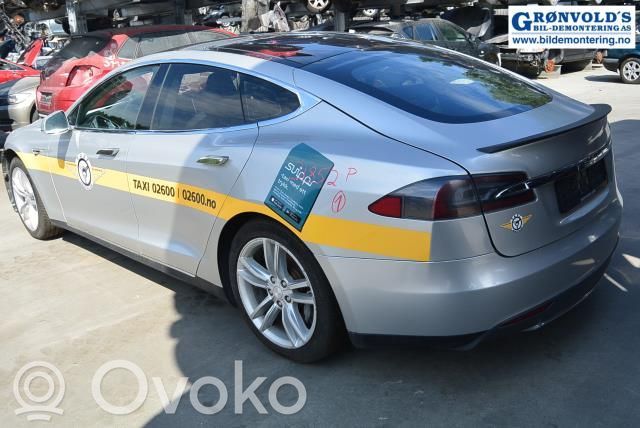 Model S Tesla Model S  102142000A