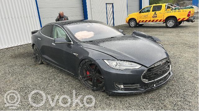 Model S Tesla Model S  103779700B