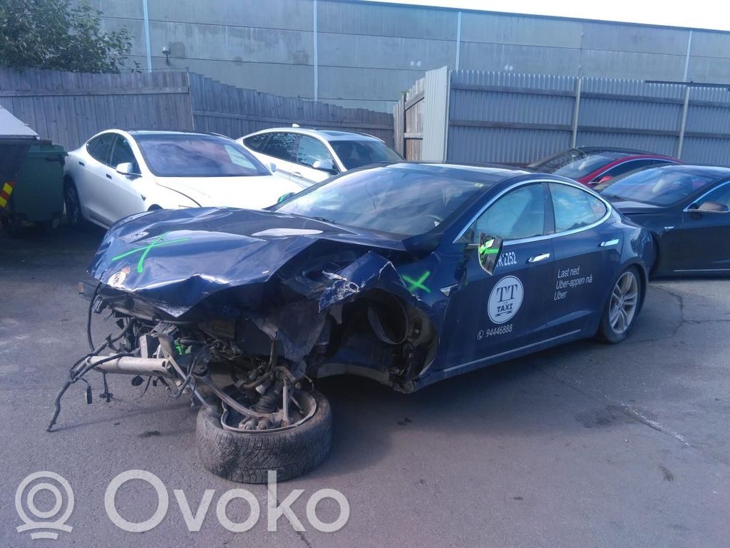 Model S Tesla Model S  100779500B