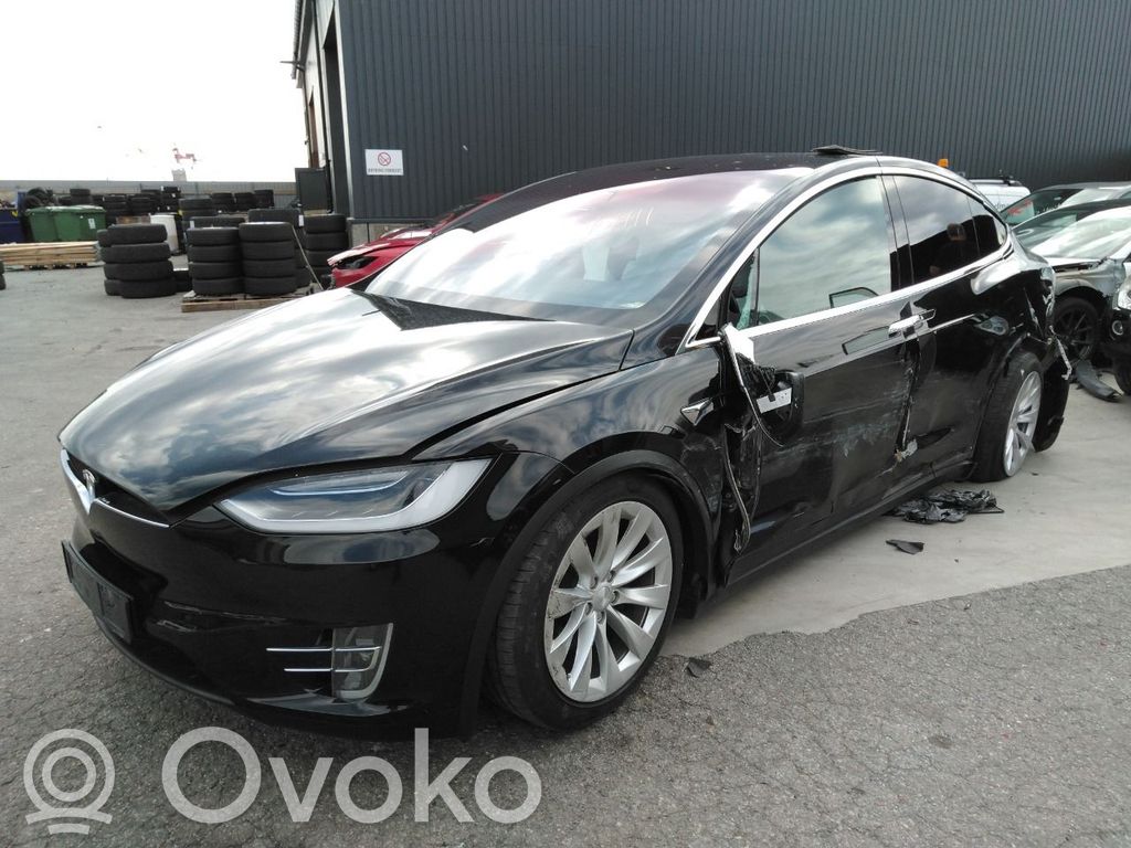 Model X Tesla Model X  102735100D