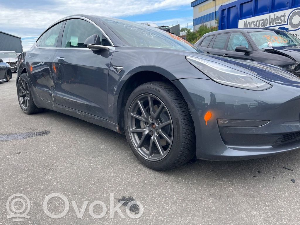 Model 3 Tesla Model 3  107740300B