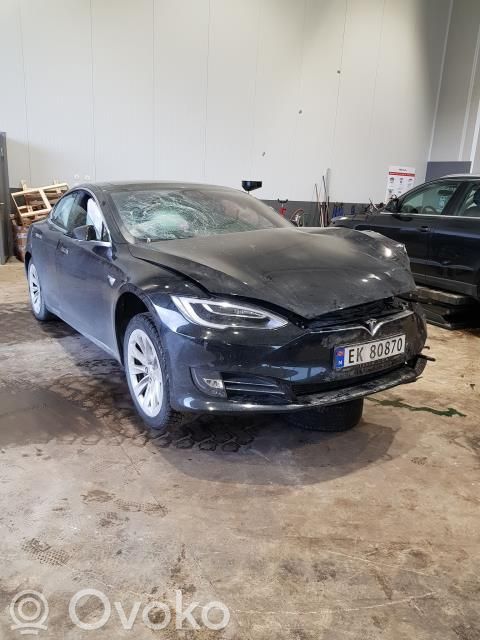 Model S Tesla Model S  103779700D