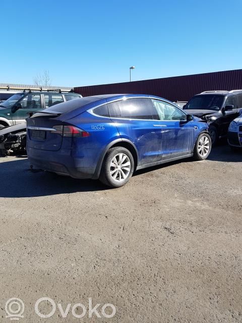 Model X Tesla Model X  103779700D