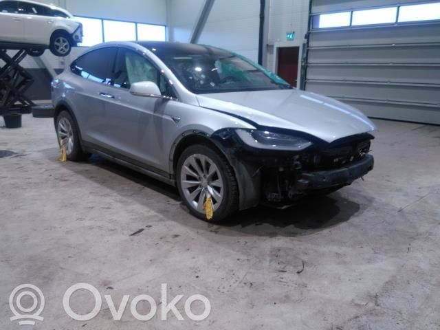 Model X Tesla Model X  102764400A