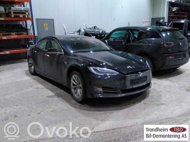 Model S Tesla Model S  100771901B