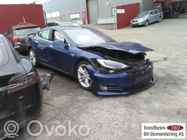 Model S Tesla Model S  105574700E