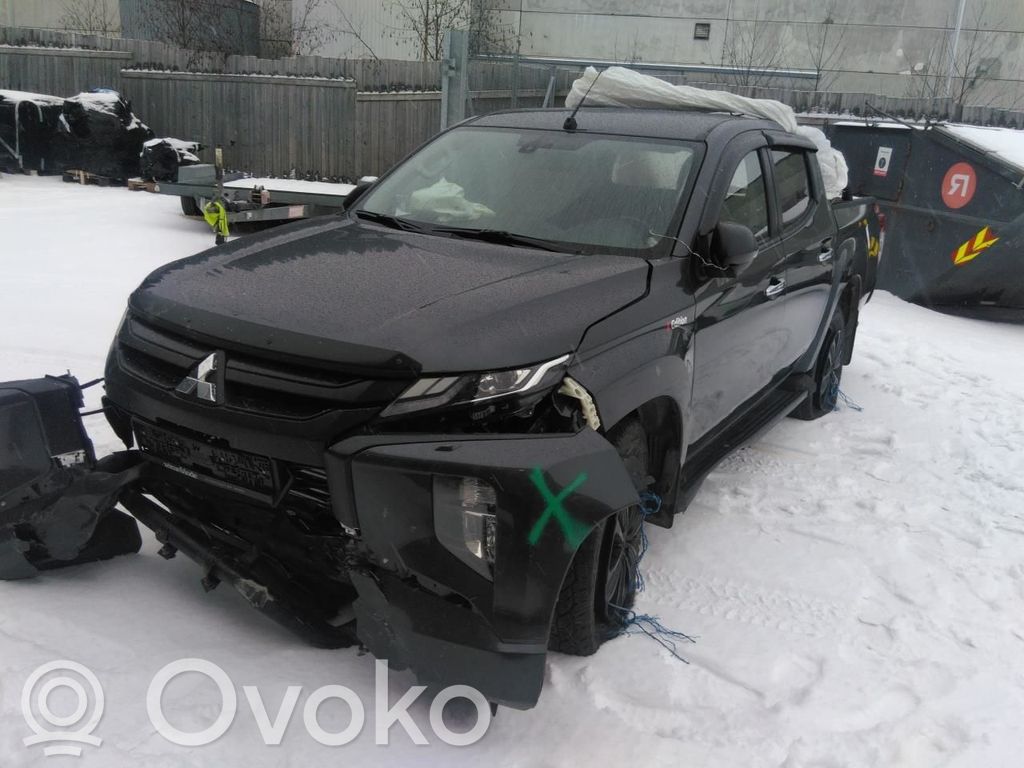 L200 L200, L300, L400 Space Gear  8600A780