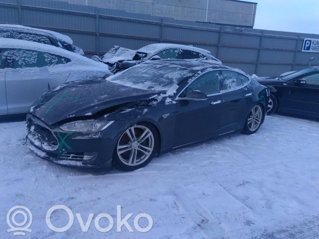 Model S Tesla Model S  100726800F