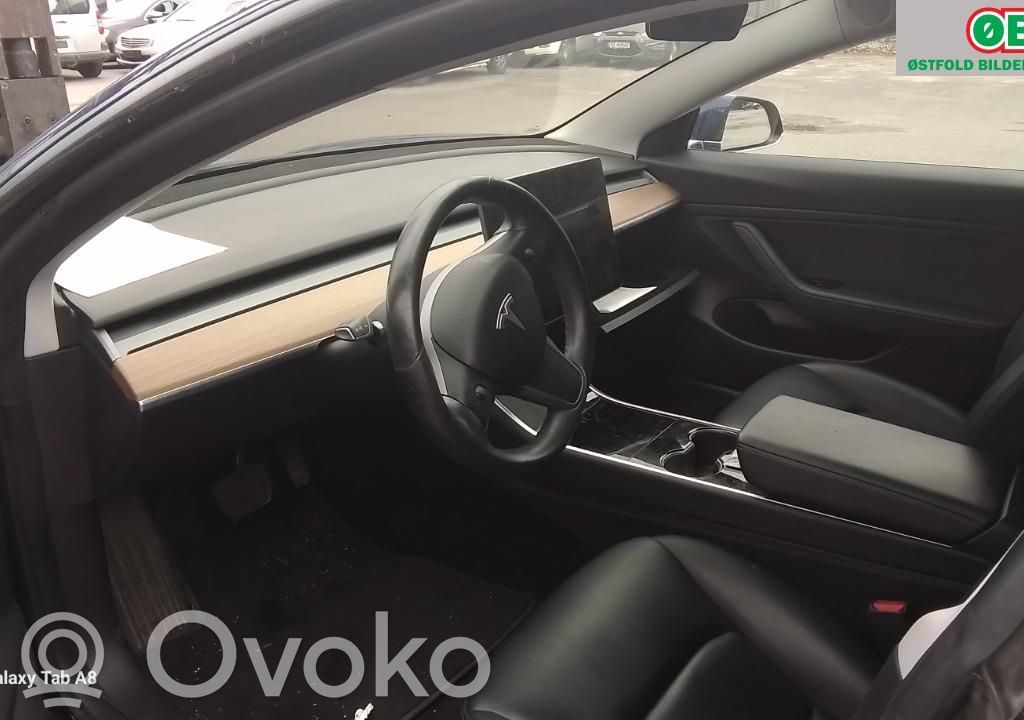 Model 3 Tesla Model 3  104452199P