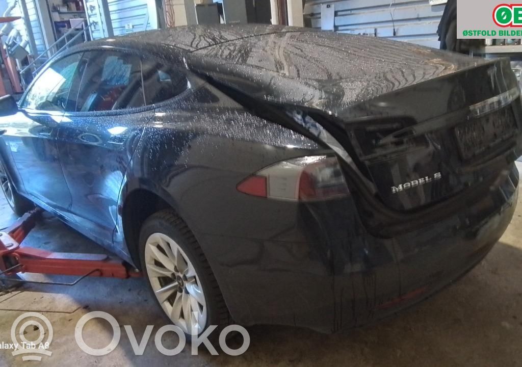 Model S Tesla Model S  109781400A