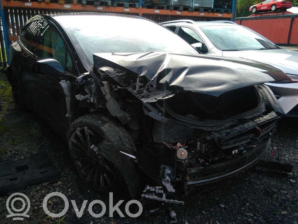 Model X Tesla Model X  107832100D