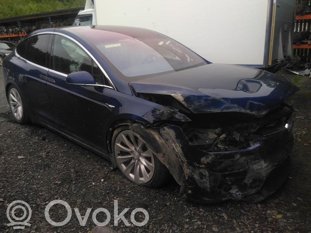 Model X Tesla Model X  0020102404