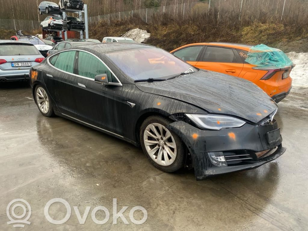 Model S Tesla Model S  101878802B