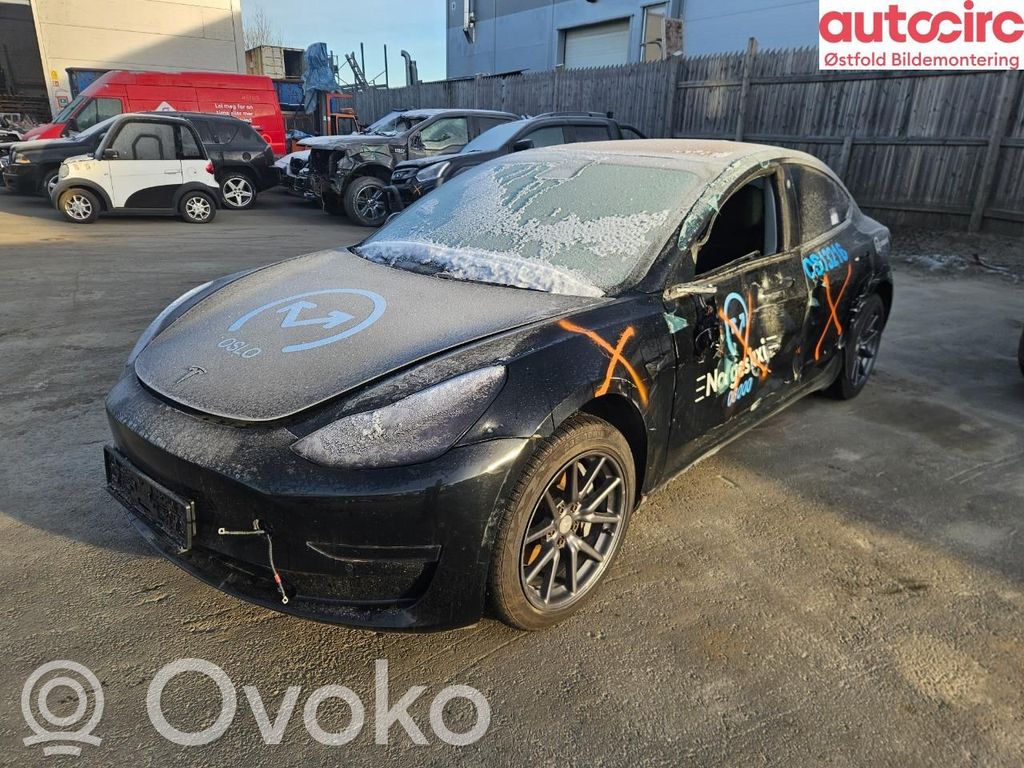 Model 3 Tesla Model 3  107740300B