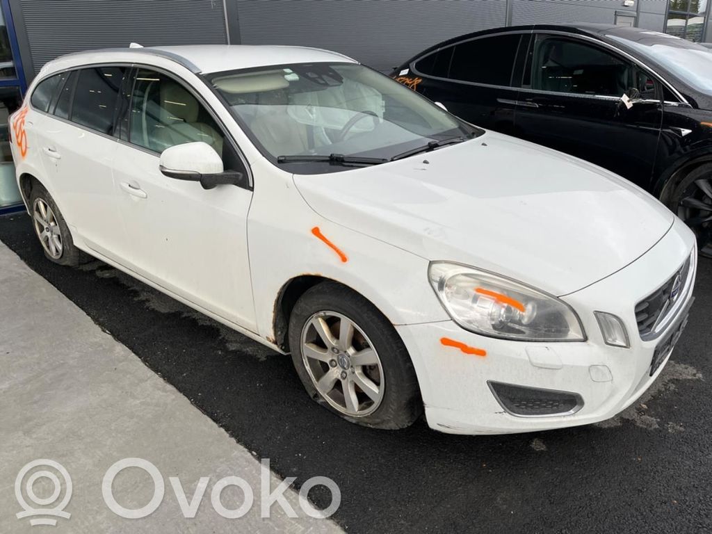 V60 V60, V60 Cross Country  31381619