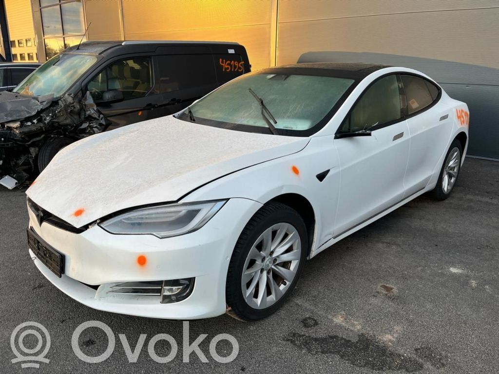 Model S Tesla Model S  107854100B