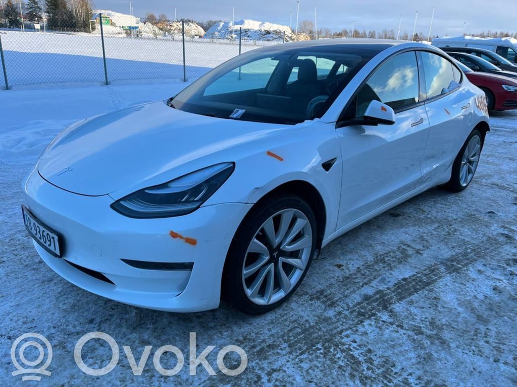Model 3 Tesla Model 3  152811500B