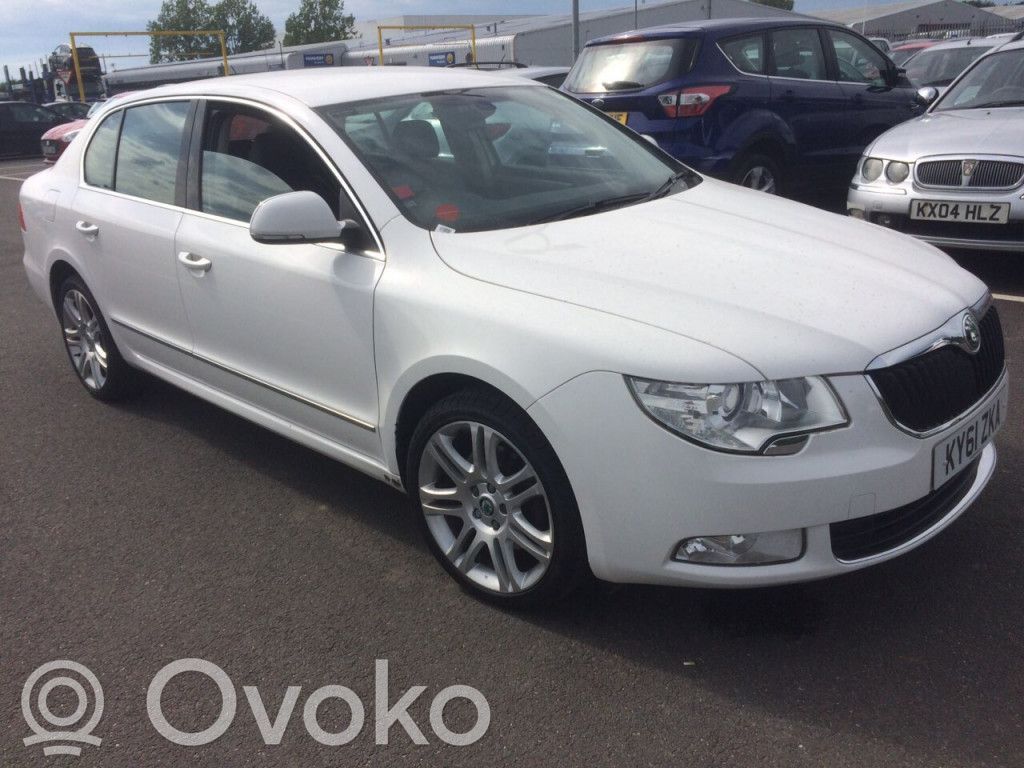 Superb B6 (3T) Superb  06B903016AB