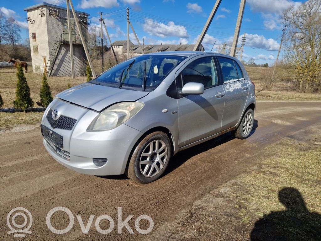 Yaris Yaris  AV272700