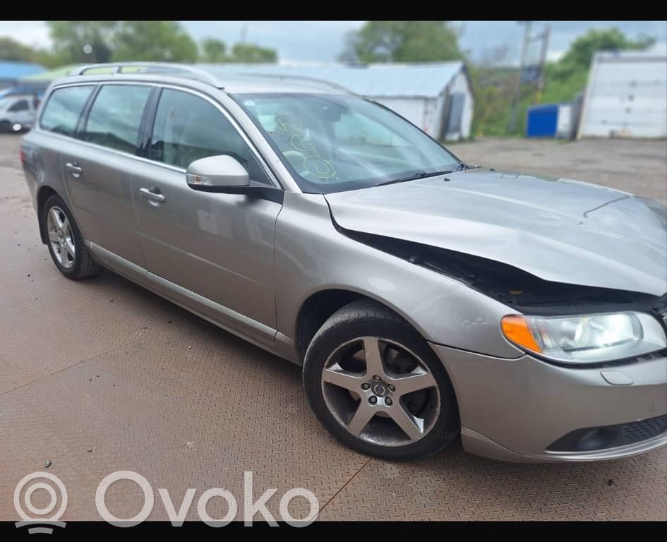 V70 S70, V70, V70 XC  P30783203